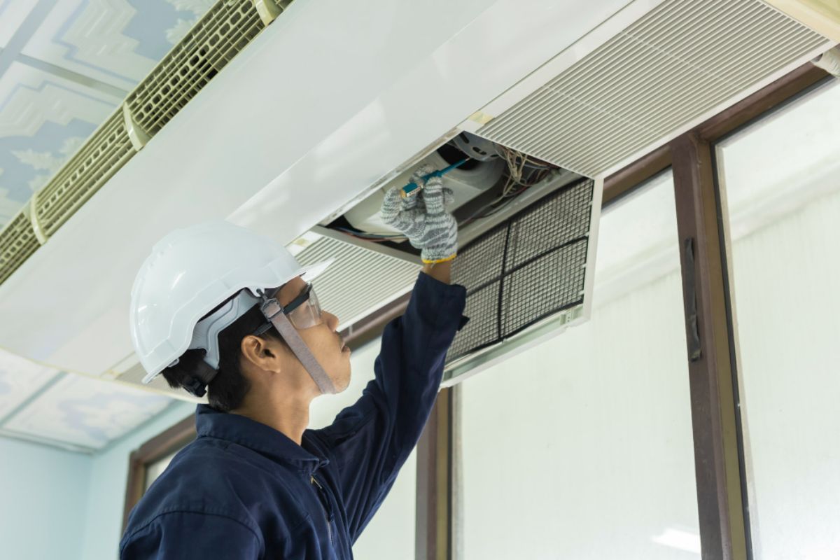 Invest in air conditioner repair and maintenance service